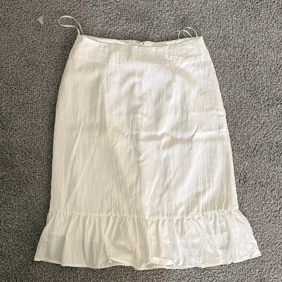 Dresses & Skirts - White Ruffle Hem Women's Skirt